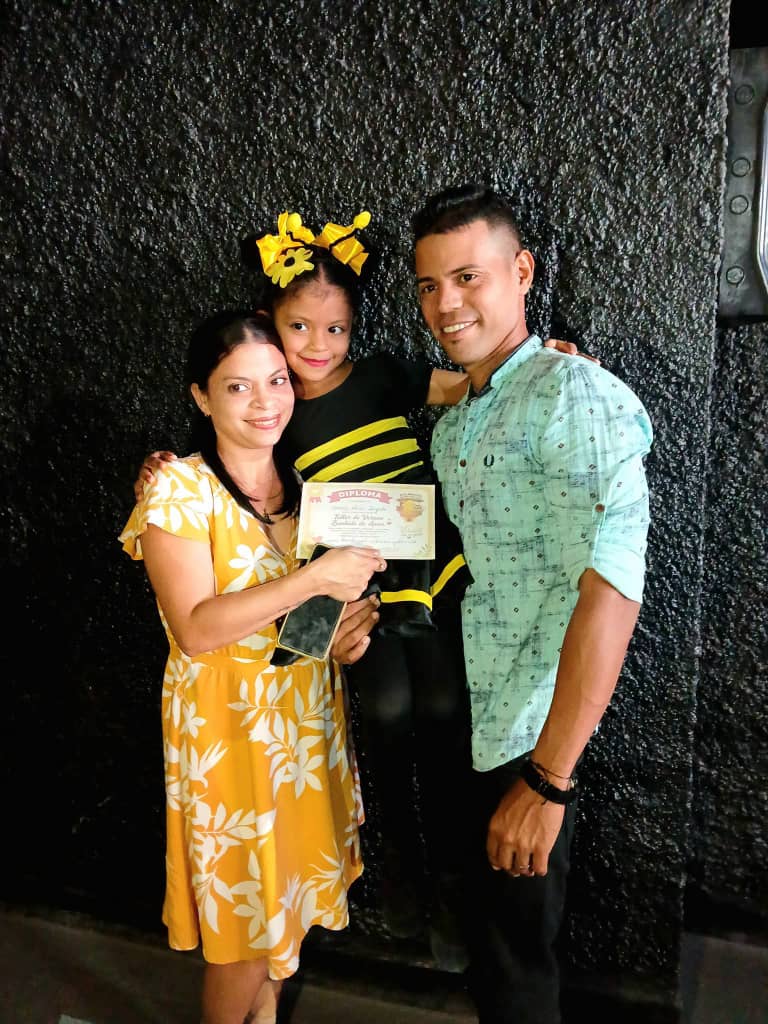 RadioGuantanamo's tweet photo. La compañía infantil La Colmenita Guantánamo culminó con un gran Zumbido de Amor su Taller de Verano https://t.co/XNy8OaitRu #Cuba #CubaEsCultura https://t.co/8v5BtOQqjo