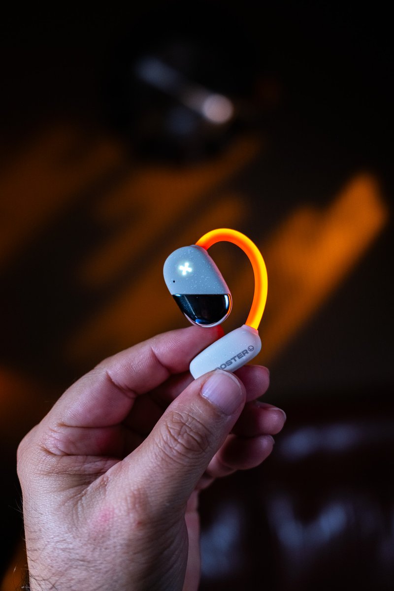 gogiinc's tweet photo. DMooster Vibe EarHooks (D71 Pro) : open-ear neckband buds with glowing LED strips on the hooks, magnetic neck support &amp; AI translation all for ₹5,499.

Full hands-on breakdown inside 👇
https://t.co/NraD1X7Gdc

#DMooster #EarHooks #OpenEarEarbuds https://t.co/vZkcVFvFz1