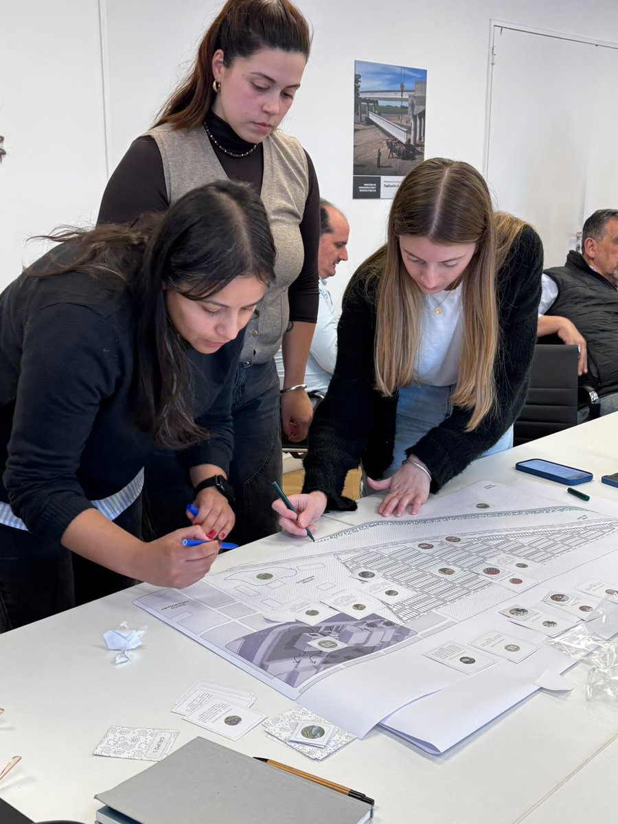 MinHabitatPBA's tweet photo. Llevamos adelante el segundo encuentro de debate sobre ciudades sostenibles para el futuro. https://t.co/vOtmoSRMhe
