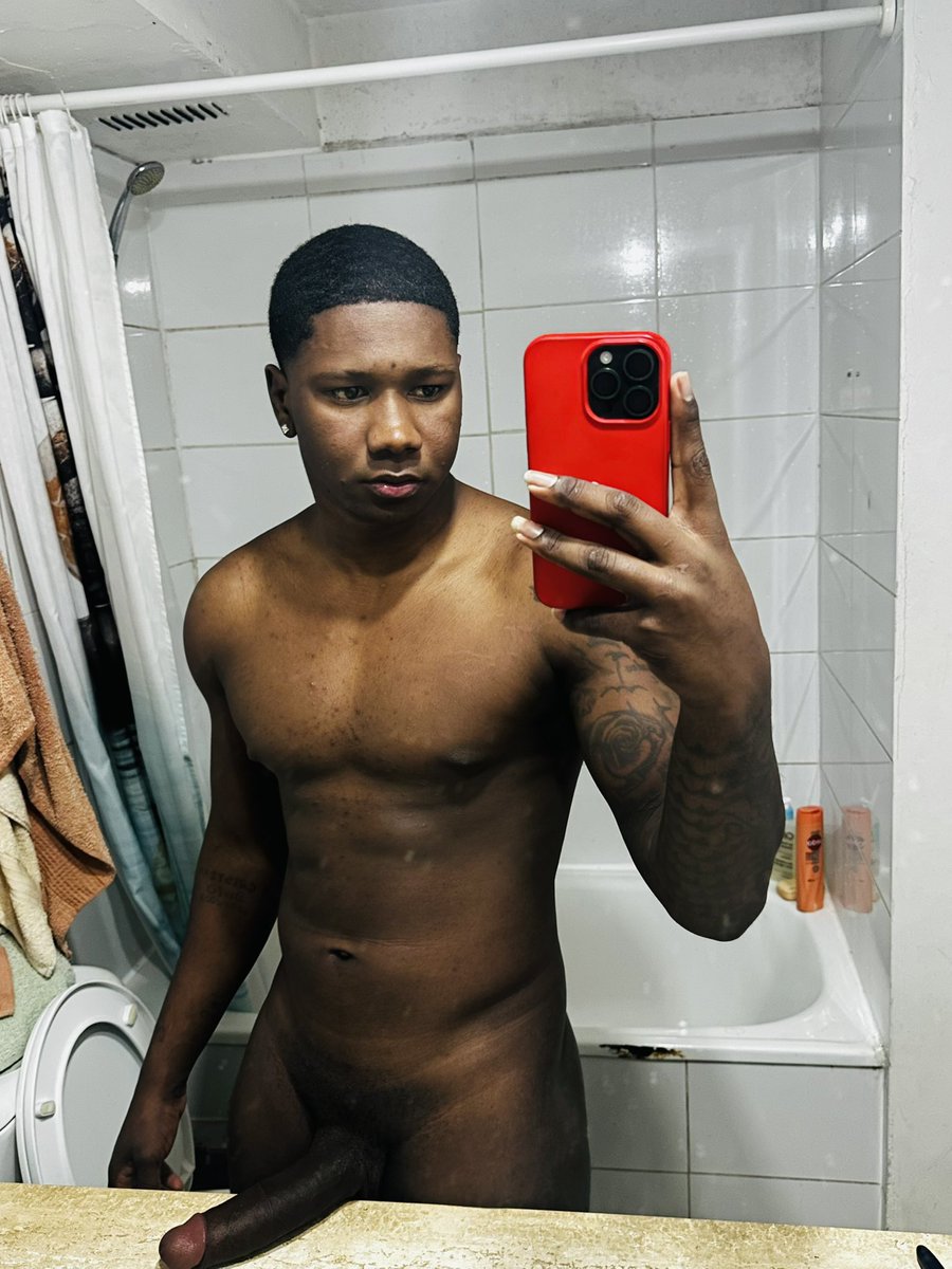 Haxel38509's tweet photo. Negro colombiano 24cm🍆🥵🥵🍫 https://t.co/MNcODAlBEz
