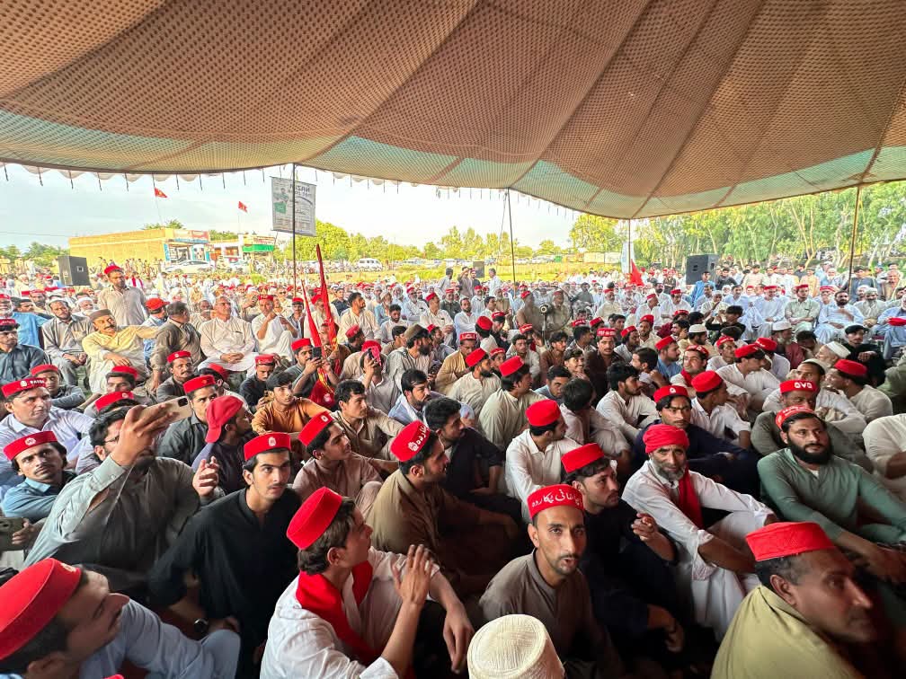 NisarPakhtoonY5's tweet photo. عوامی نیشنل پارٹی ضلع صوابی د تمباکو کمپنیو ڈیلرانو کسانانو باندی ظالمانہ ٹیکسونو خلاف ناروا بجلی لوڈ شیڈنگ خلاف اختجاجی مظاہرے عوامی نیشنل پارٹی مرکزی رہنماء او پختوانے وزیر اعلیٰ امیر حیدر خان ہوتی وینہ کوی 
#صوابی_اولس_اواز https://t.co/gBcdTGrGQV