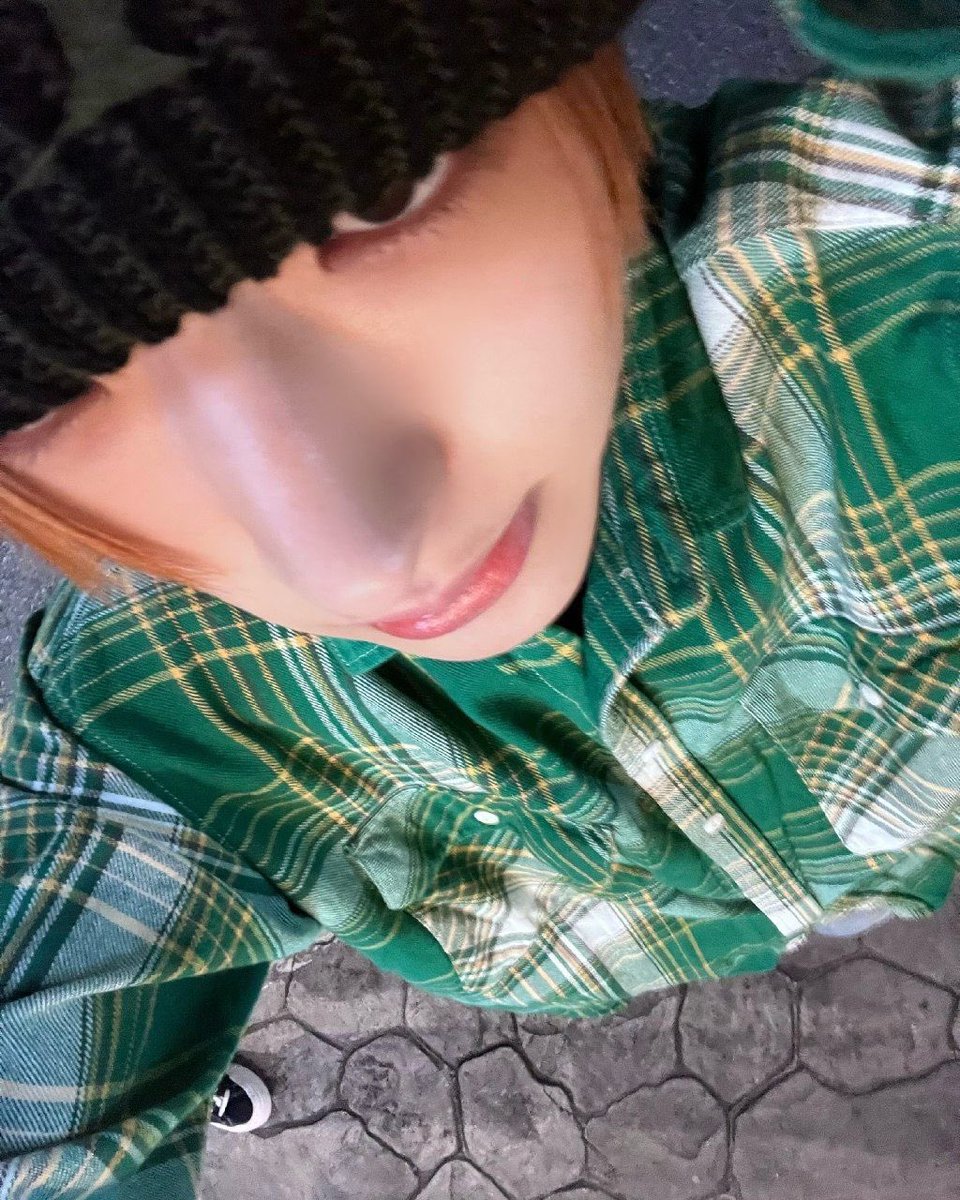 nexzizz's tweet photo. 이 셔츤데 딱봐도 두꺼버보이는디 안덥나 https://t.co/qqevrsfvf5