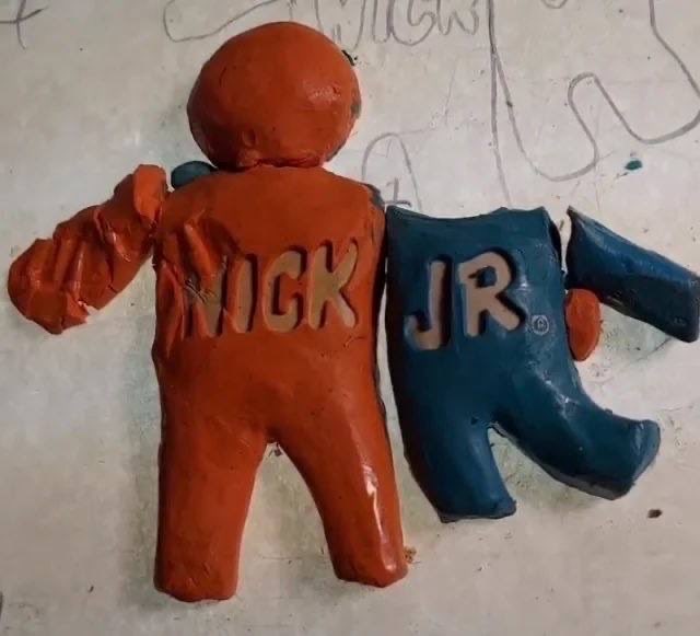 Y2K_DOTCOM's tweet photo. The Nick Jr. Productions clay model 1999 vs 2022 https://t.co/aDMC4yZlBX
