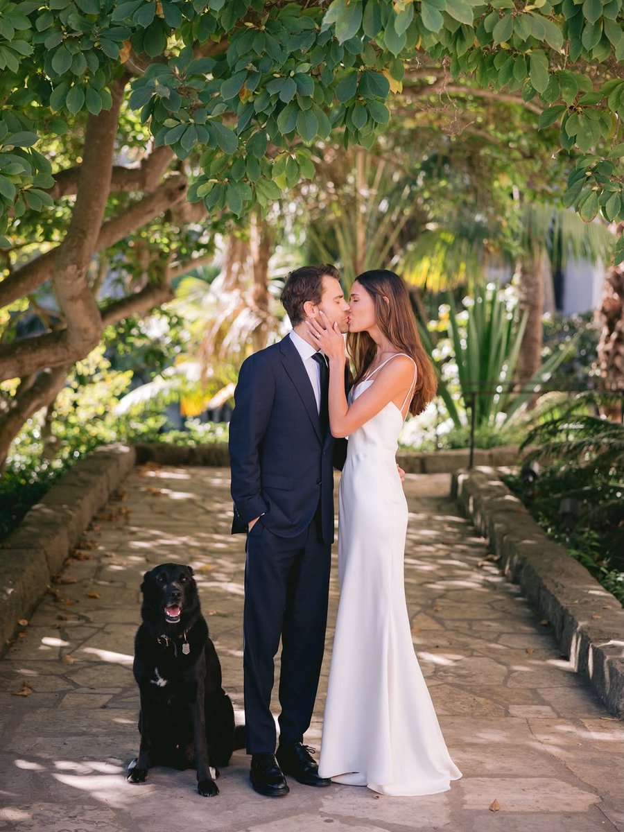 centralreality's tweet photo. O ator Paul Wesley se casou com a brasileira Natalie Kuckenburg. https://t.co/CrzLFV0K5L