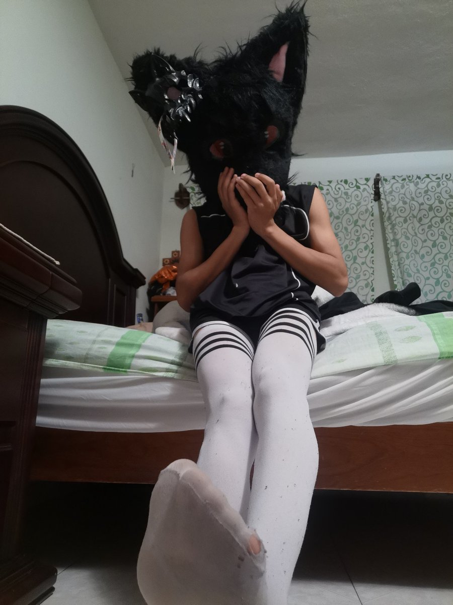 ShadowFoxsUw's tweet photo. #MurrsuitMonday uw nyaa just a hyperative femboy fox playing uw https://t.co/HoLpCsTbpu
