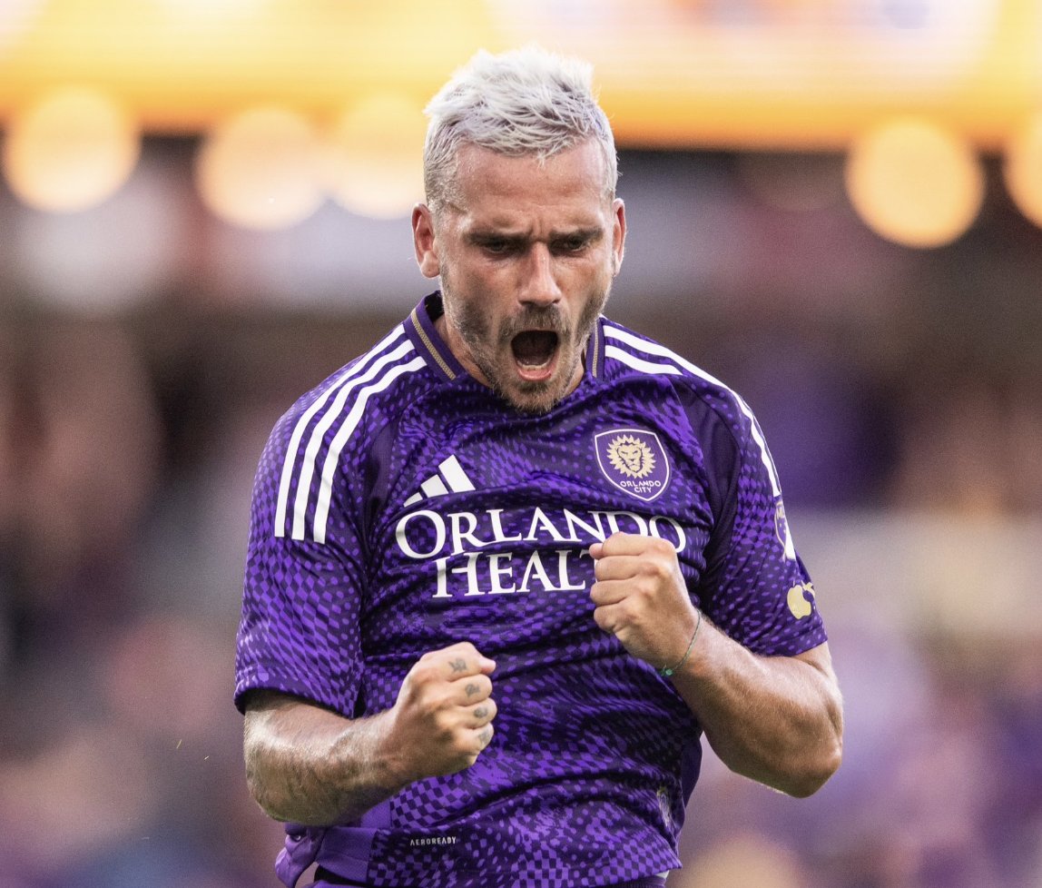 FUTDHQ's tweet photo. 🚨 Antoine Griezmann, Robert Lewandowski, Brais Mendez &amp; Allan Saint-Maximin will be added to the MLS player database at 3pm ET. 

The Buy Now function will be disabled on all four players. 

#FUTD https://t.co/IwscFHRqKi
