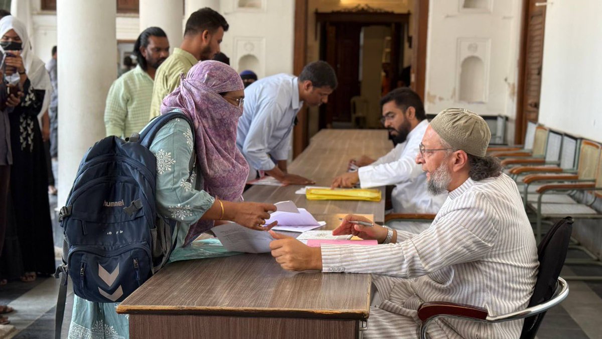 mohsinaddeen96's tweet photo. Aimim chief &amp; hyderabad mp barrister @asadowaisi sahab today at party headquarters Darussalam, Hyderabad. https://t.co/bcuBb8p5z2