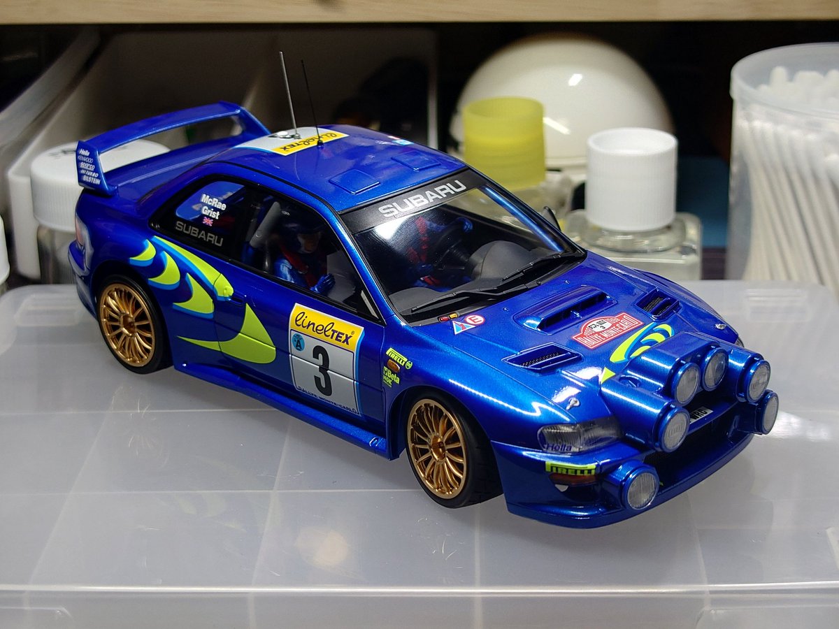 aki4859's tweet photo. SUBARU IMPREZA WRC 98' Monte Carlo完成🙌
何とかニプコムには本体は間に合った🫣
ボンネットの4灯ライトポッドはネオジム磁石仕込んで脱着可能に😀
やっぱドライバー乗せると雰囲気良いな〜写真じゃ見えないけどww
木曜日まで位にベース完成させないとな… https://t.co/08lCO2nXRq