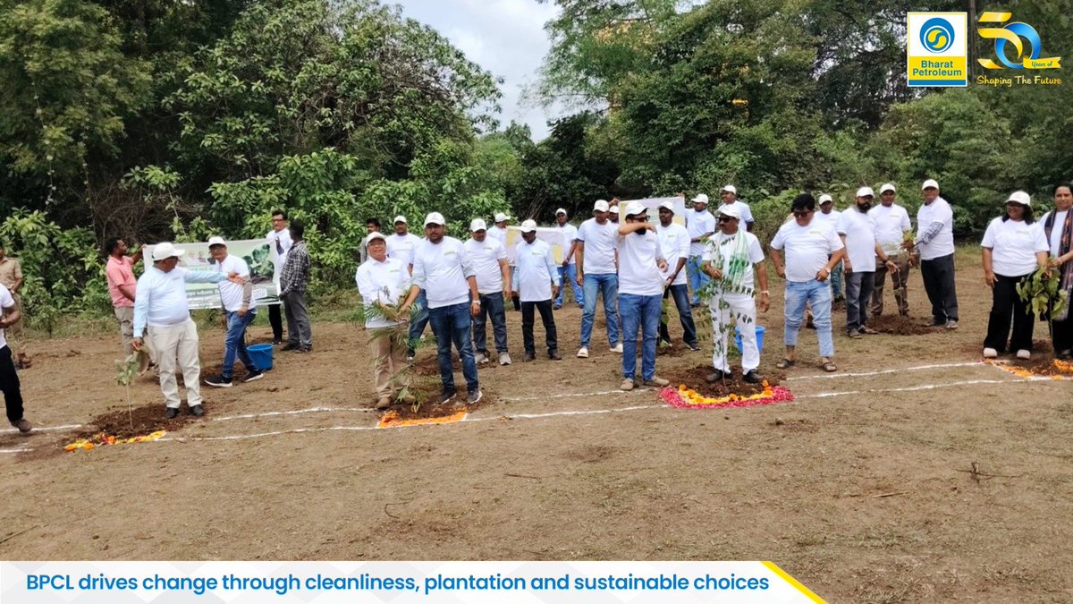 BPCLimited's tweet photo. Every small action today creates a cleaner tomorrow.

As part of Swachhata Pakhwada 2026, BPCL's Surat LPG Territory participated in a cleanliness drive at the iconic Mandvi Riverfront, followed by a tree plantation initiative in collaboration with local stakeholders.

The programme also included the distribution of jute bags to encourage the adoption of sustainable alternatives and reinforce the importance of protecting our environment.

Together, BPCL continues to build cleaner communities and a greener tomorrow.
#BPCL #SwachhataPakhwada2026 #SwachhBharat #Sustainability #GoGreen #CleanIndia #EnvironmentalResponsibility
@HardeepSPuri @PetroleumMin @Secretary_MoPNG