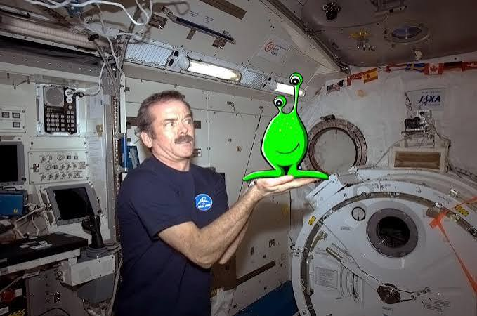 Chris Hadfield tweet media