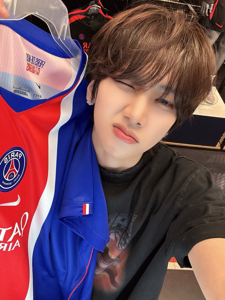 excppl's tweet photo. 사랑한다
만두를 사 주겠다
누나 나는 만두 말고 옷 사 줘어
만두만 사 주겠다 https://t.co/8keCbNnzU3