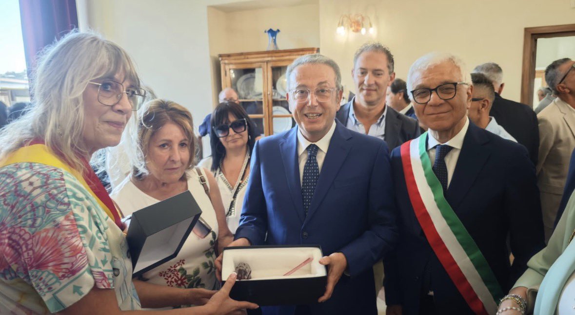 Massimo DellUtri tweet media