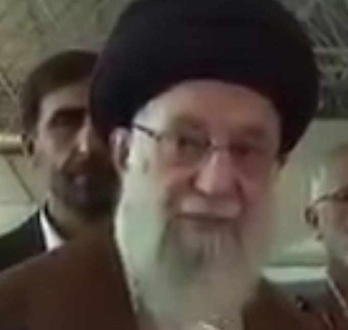 WhereIsMushali's tweet photo. @Vahidsh_ir «آیا ما برای شما یک لطیفه هستیم؟» https://t.co/bYkjcqZbR4