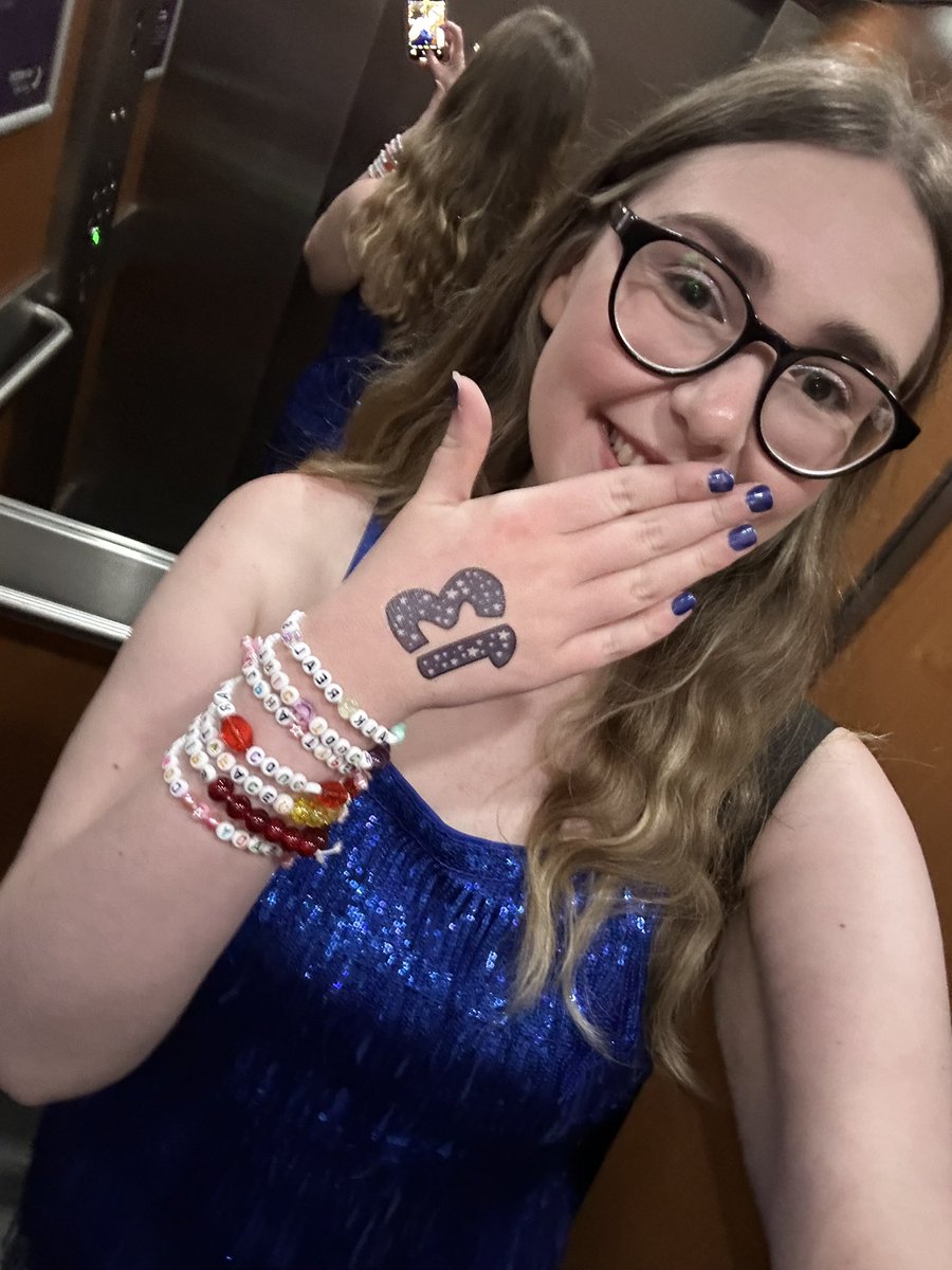hauntedmaroon13's tweet photo. happy #SwiftDay everyone. 

From a girl who’s found her place in this world in this community💚💛💜♥️🩵🖤🩷🩶🤎💙🤍🧡

@taylorswift13 @taylornation13 https://t.co/FbrqwiFFhu