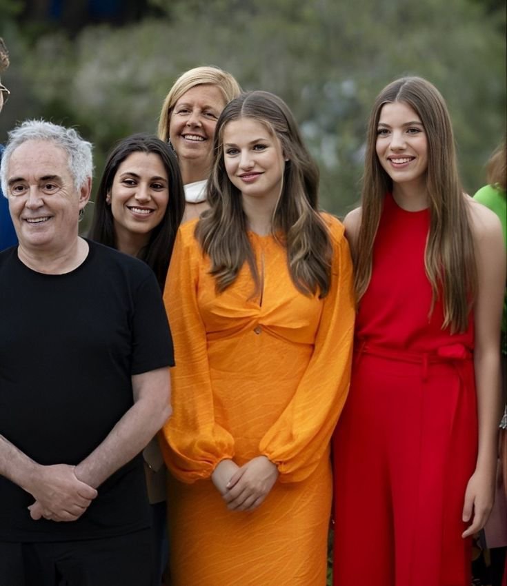DahabAmira22552's tweet photo. La princesa Leonor sigue inspirando con su gracia, elegancia y compromiso con el servicio a los demás. Le deseamos todo el éxito mientras representa a España con dignidad y compasión. ❤️🇪🇸👑
#PrincesaLeonor #P https://t.co/Zaw3ipoXD4