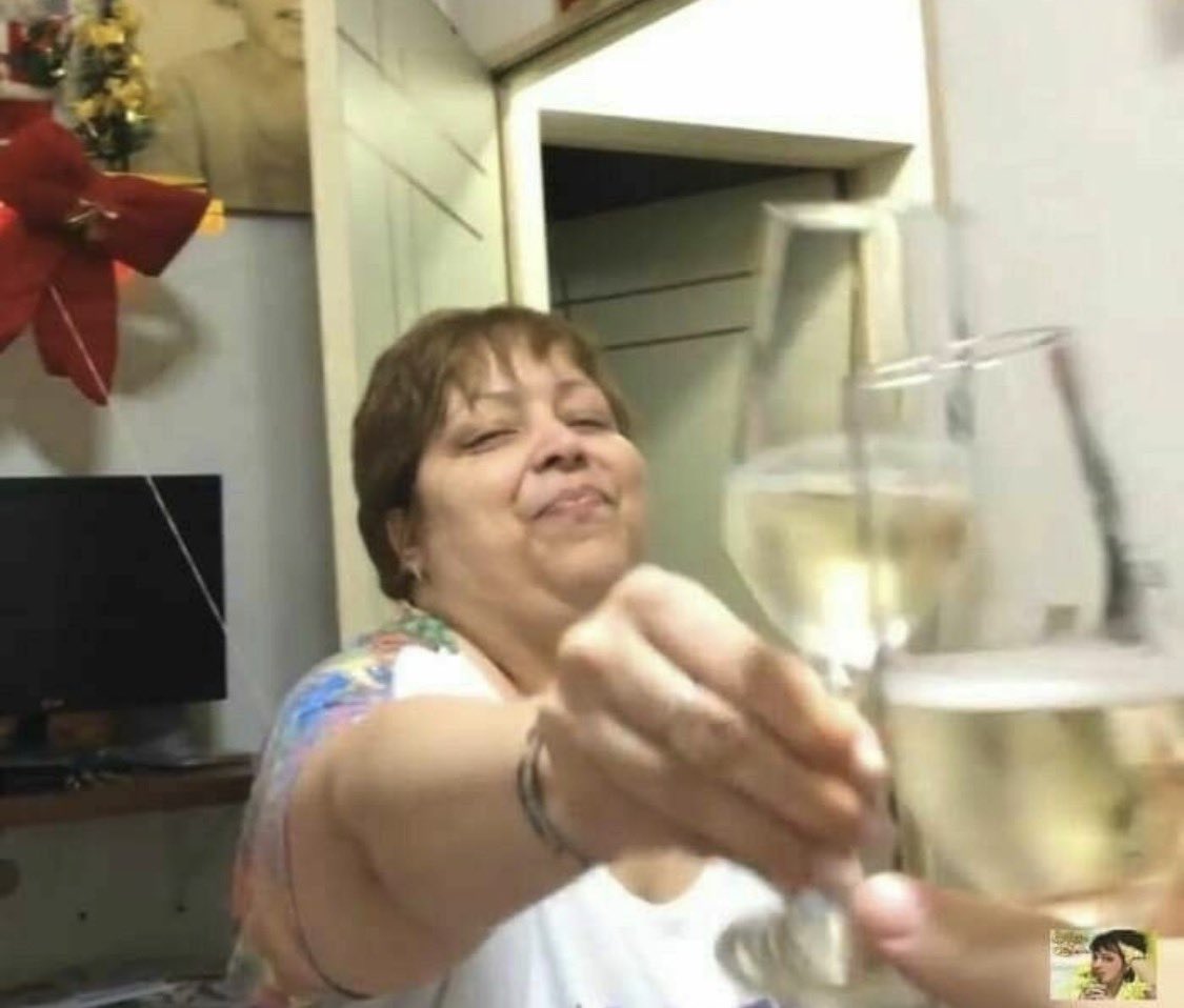 Feh_Lamb's tweet photo. @bumbleend O corpo da gata, uma entidade https://t.co/IBtUqFr4gD