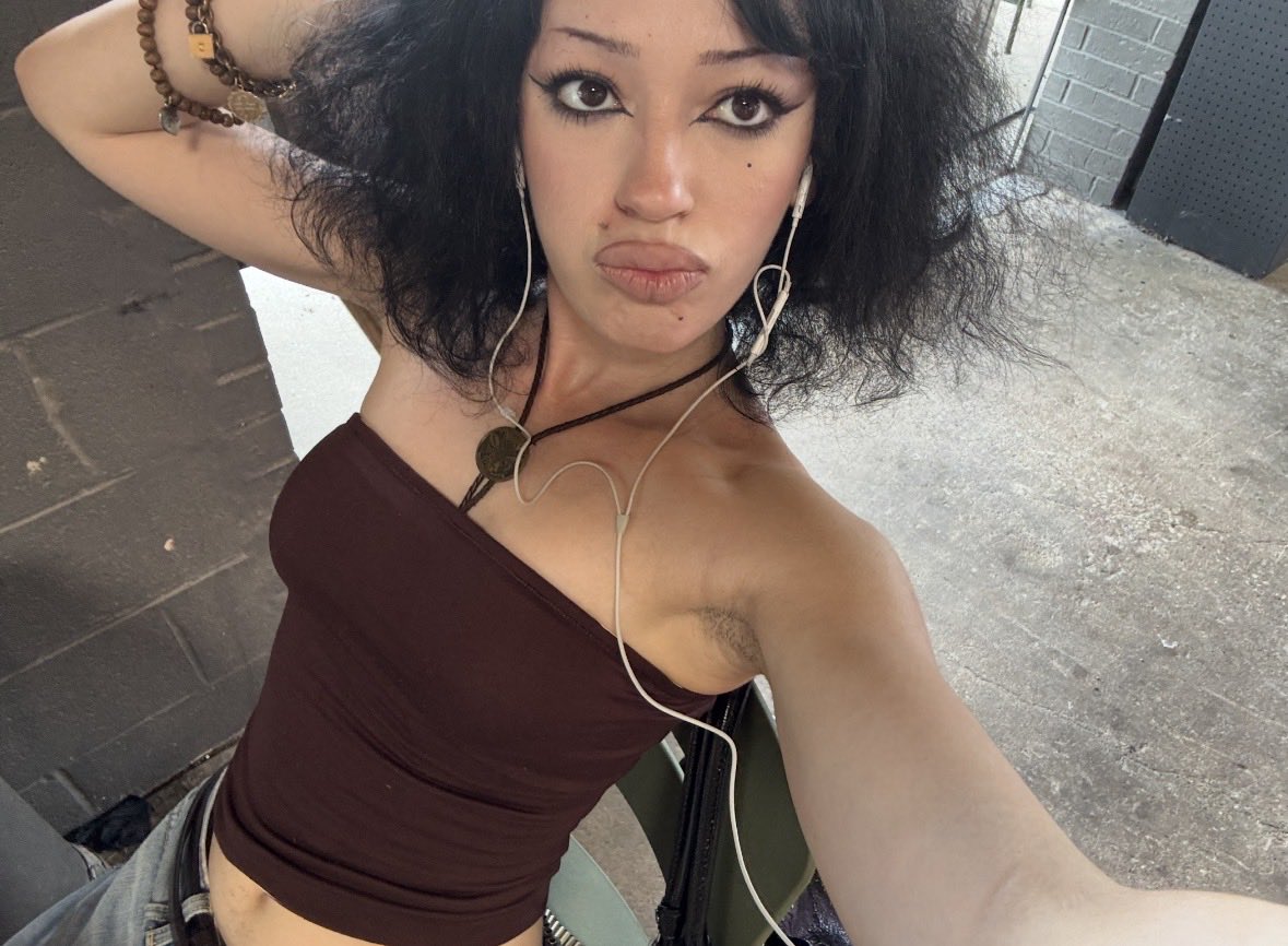 FEMB0TZ's tweet photo. smoochie face https://t.co/g27gVvmVKu