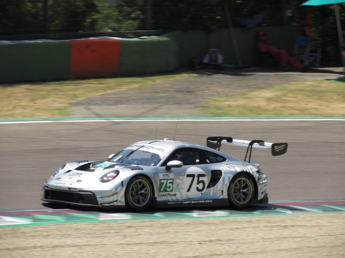 ChristianRozza's tweet photo. Qualche scatto ( anche se di basso livello ) del fantastico weekend di Imola della #4hImola #ELMS https://t.co/ixVv284KpN