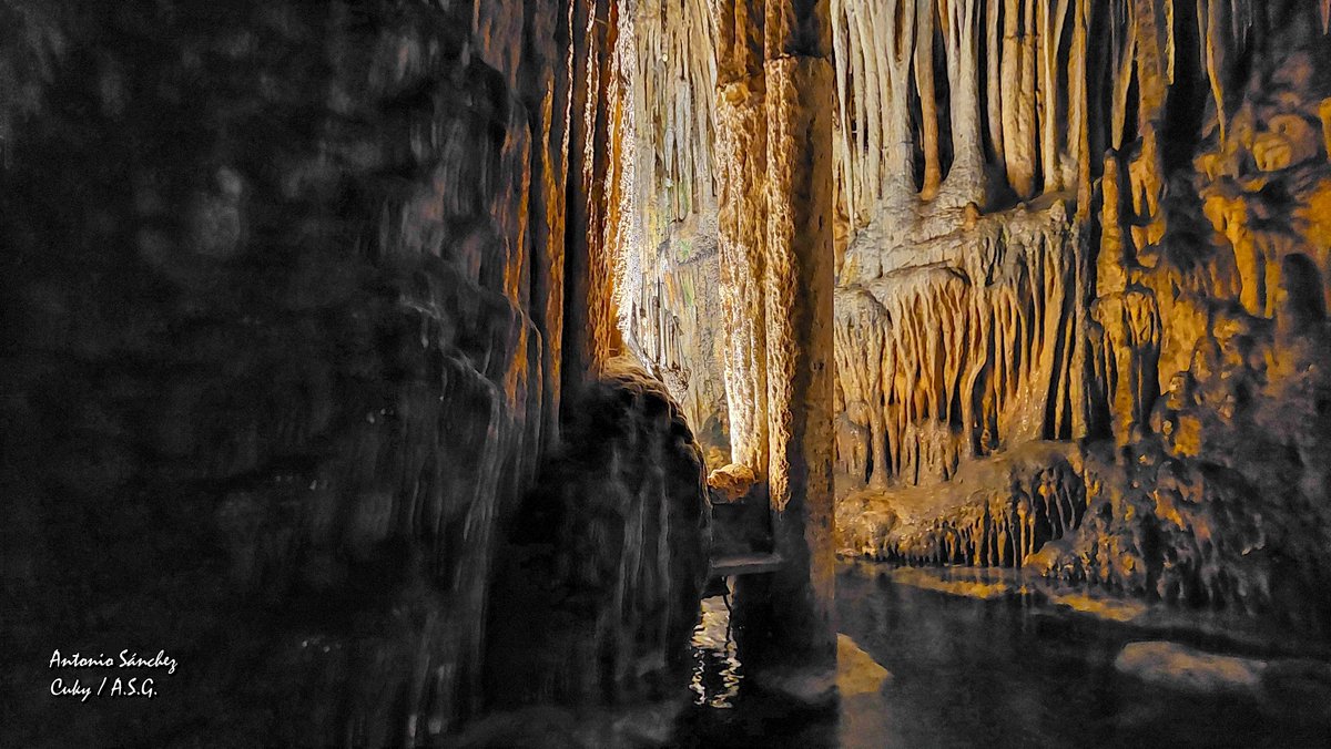AntonioSchezGam's tweet photo. ** Cuevas del Drach .... Mallorca ** https://t.co/FfwZQ81zqN