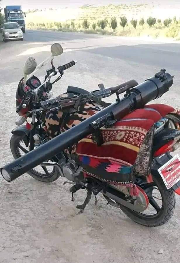 Muhammad1zsaeed's tweet photo. پر موټرسیکل باندي کوم قسم اسلحي دي؟
صحیح جواب ویونکي ته اعلان کول کیږي!
هلئ........ https://t.co/pBgHkIH7ix