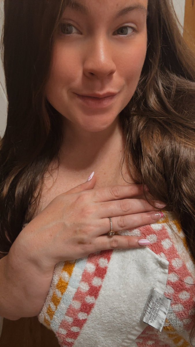 Hazelbby99's tweet photo. Doing cheap bundles today, so message me. And also link in bio sale expires today 🤍 https://t.co/FmO0AzeVN7