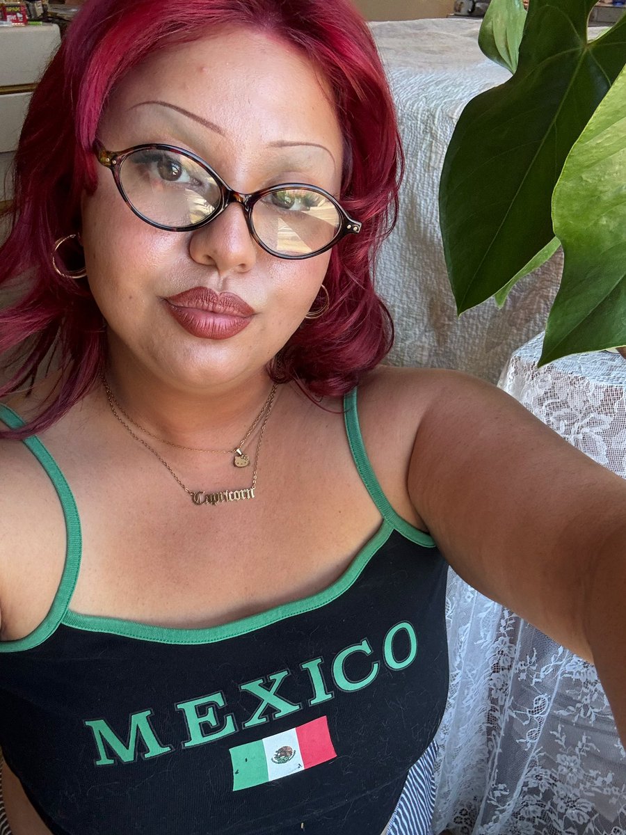 buzzballbaby's tweet photo. ♥️💋🌹red hair, don’t care❣️🍷🍒 https://t.co/Lp4VqsnIHP