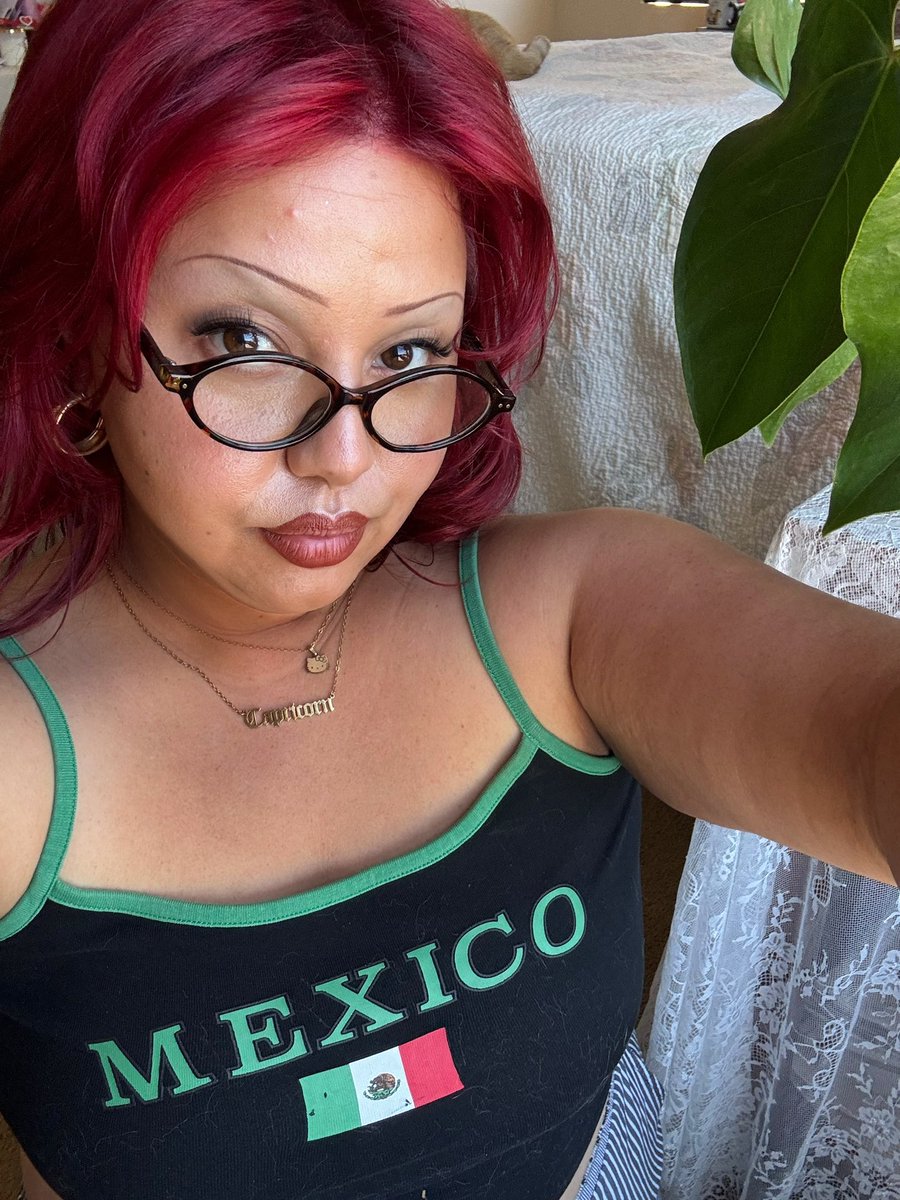 buzzballbaby's tweet photo. ♥️💋🌹red hair, don’t care❣️🍷🍒 https://t.co/Lp4VqsnIHP