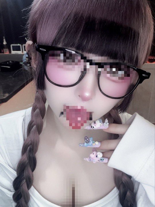 Jsrb6my's tweet photo. 面白いルールと罰もってdmこい💕
潰してあげる🧠💕
#貼り合い https://t.co/3AJKUtdIBP