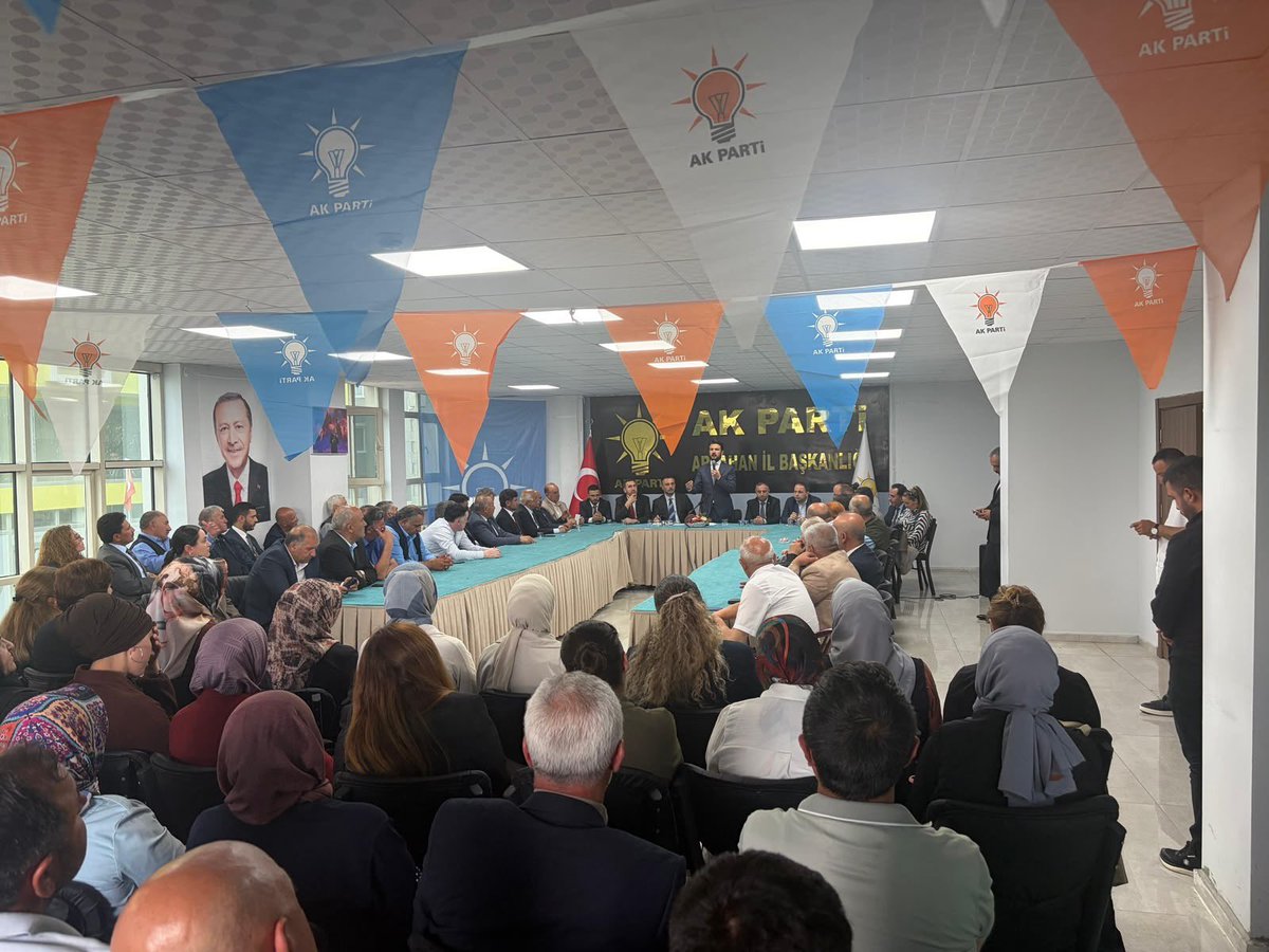 kurtcancelebi's tweet photo. 📍Ardahan

3 Kademe İl Yönetimimiz, 3 Kademe İlçe Başkanlarımız, İl Genel Meclisi Üyelerimiz ve İlçe Belediye Başkanlarımızla bir araya geldik.

Güçlü teşkilat ruhunun ve samimi istişarenin hâkim olduğu verimli bir buluşma gerçekleştirdik. Birlik ve beraberliğimizle, aynı inanç ve kararlılıkla milletimiz için çalışmaya devam edeceğiz.