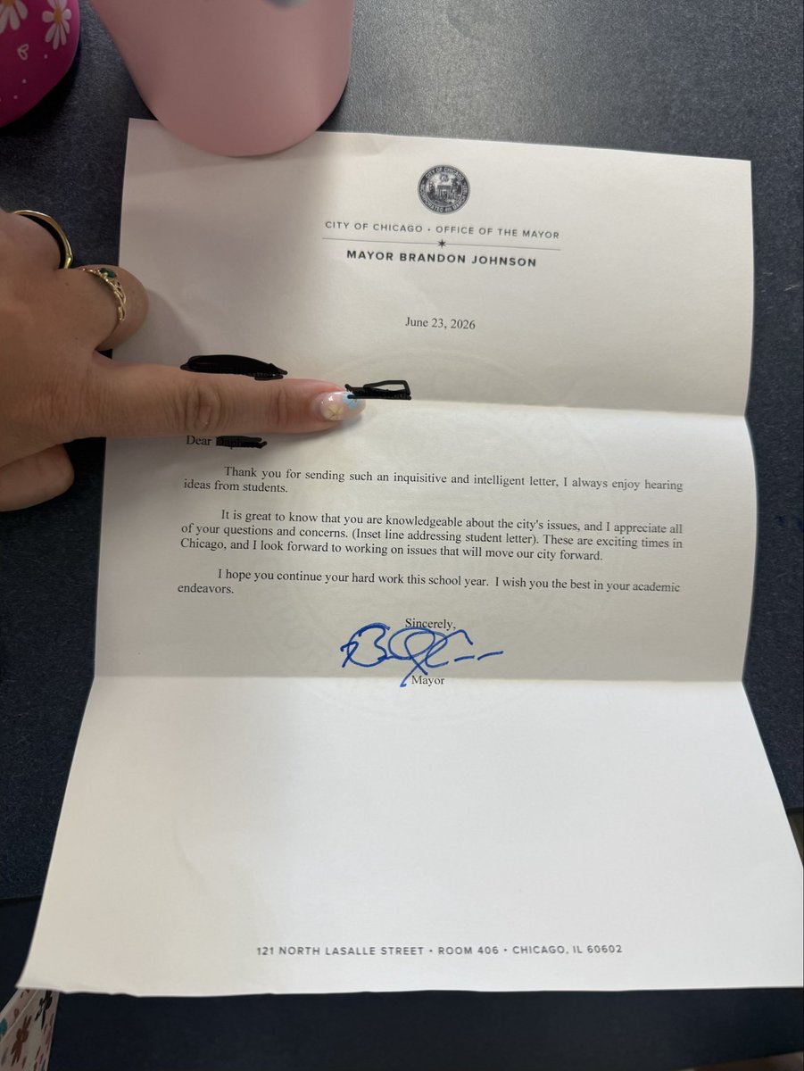 marykayblige's tweet photo. They had to proof-read their letter many times before sending. Looks like that isn’t a requirement in the mayor’s office. Do better next time. This is an embarrassment. @ChicagosMayor https://t.co/WiiRM6yPjd