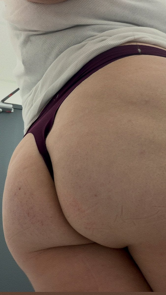 yourbratlibby's tweet photo. Someone save me from adult responsibilities

🥹 👉🏻👈🏻 

This booty shouldn’t have to work Mon-Friday this week 👿 https://t.co/iybdVx46gh