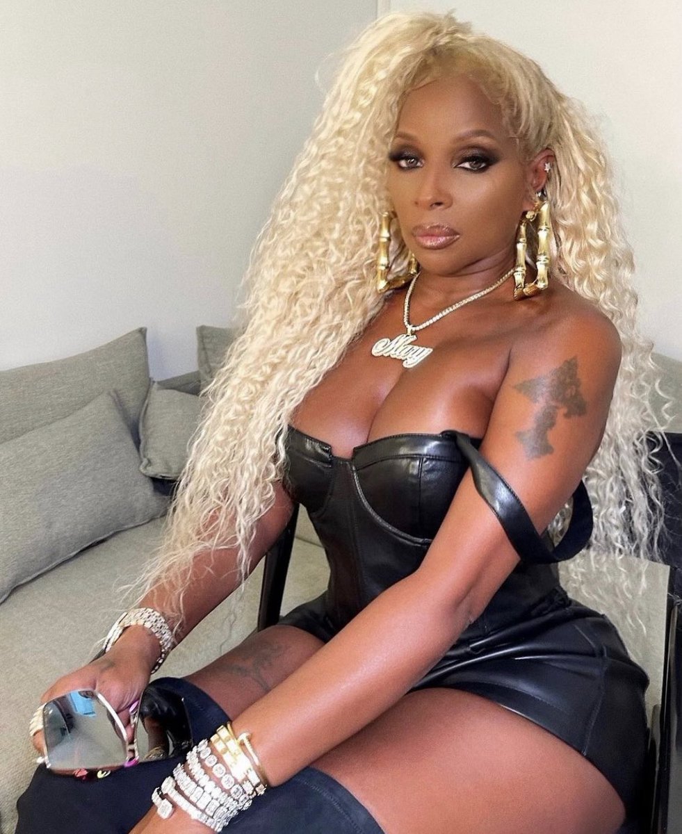 foundallsaint's tweet photo. Mary J. Blige. 🖤✨ https://t.co/ENyHCzGSU0