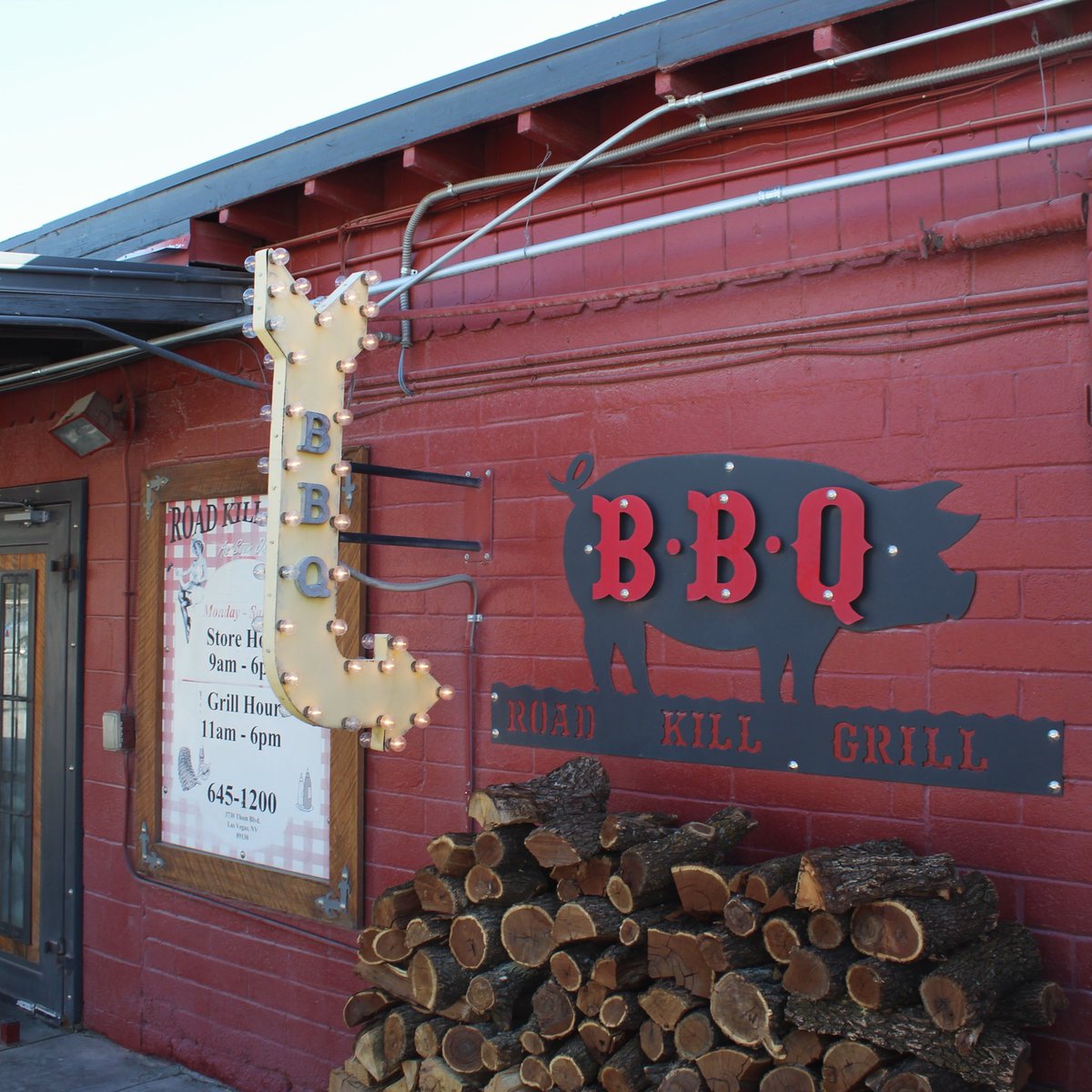 roadkillgrilllv's tweet photo. Hungry? You came to the right place. 😁
Swing by John Mull’s for large portions, quality barbecue, and friendly service. We’ll be waiting. 😉

John Mull’s Road Kill Grill | 11am - 6pm
John Mull’s Meats | 9am - 6pm 
Open Mon - Sat

#bbq #johnmullsroadkillgrill #lasvegasbbq #vegas https://t.co/lxYMjkhlQp