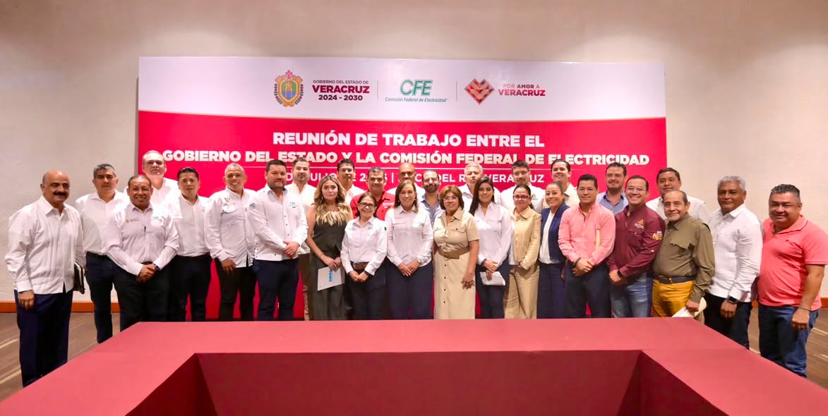 gobminatitlan's tweet photo. El alcalde Guillermo Reyes Espronceda participo en la reunión de trabajo entre el Gobierno del Estado y CFE, para impulsar estrategias de fortalecimiento al sistema eléctrico en Veracruz, encabezada por la Ing. @rocionahle 

#UnidadPorElBienDeTodos #Minatitlán https://t.co/hENQrgwu0n