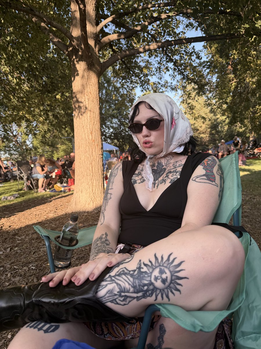 prudence_paige's tweet photo. this is the girl draining your wallet btw https://t.co/E8f8ypPN8Y