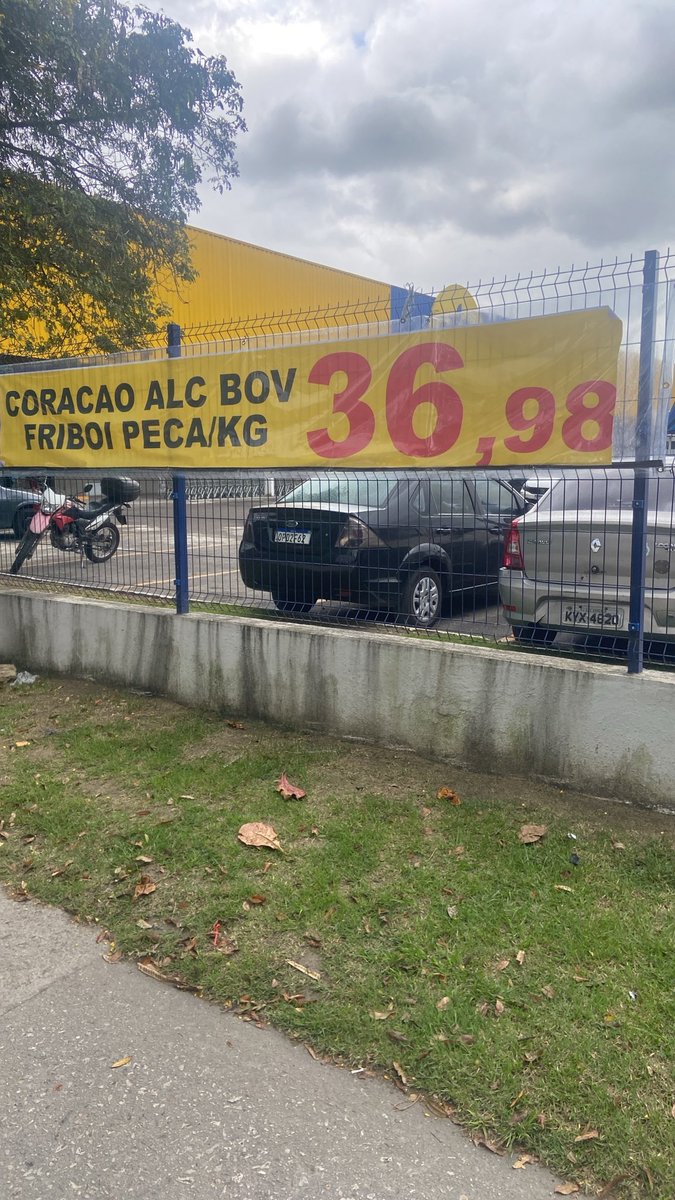 A_VerdadeSempre's tweet photo. Gente, como que o brasileiro pode fazer churrasco com esse preço???
(Contém ironia) https://t.co/tLiT9FCpZ4