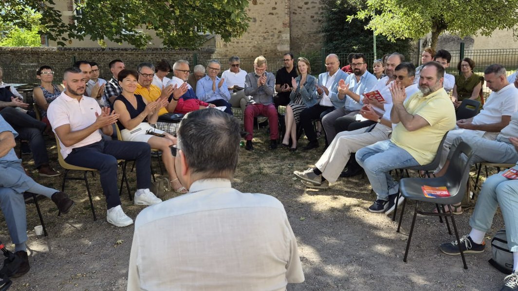 MFesneau's tweet photo. Ces derniers jours, j'étais en Vendée, dans la Sarthe et en Saône-et-Loire à la rencontre des militants de notre Mouvement.

De Paris au plus petit village de France, vous trouverez toujours des adhérents @MoDem sur le terrain, au plus près des préoccupations de nos concitoyens.

C'est l'une des forces de notre parti. Et la relève arrive : de plus en plus de jeunes s'engagent à nos côtés. Bien souvent, ils sont élus locaux, membres d'associations, étudiants, etc.

Merci à toutes et tous pour votre accueil, votre mobilisation et votre énergie. Je continuerai à venir à votre rencontre partout en France !