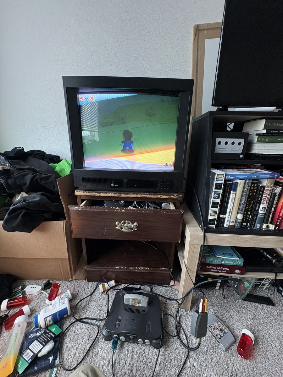 quieropankekes's tweet photo. today I discharged a CRT TV and got the image back to displaying https://t.co/PDvGBicZJw