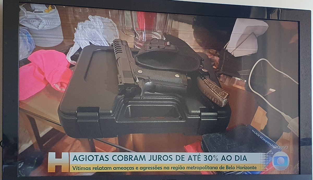 fcechin's tweet photo. Oh gente... mas vamos lá. Isso significa que você não tem crédito para fazer empréstimo pelo banco, que tem juros altos mas abaixo de 30% obviamente. Se você não tem crédito no banco, SIGNIFICA QUE VOCÊ NÃO TEM DINHEIRO! Então como você acha uma boa ideia pedir para AGIOTA?????? https://t.co/2FND86bz6R