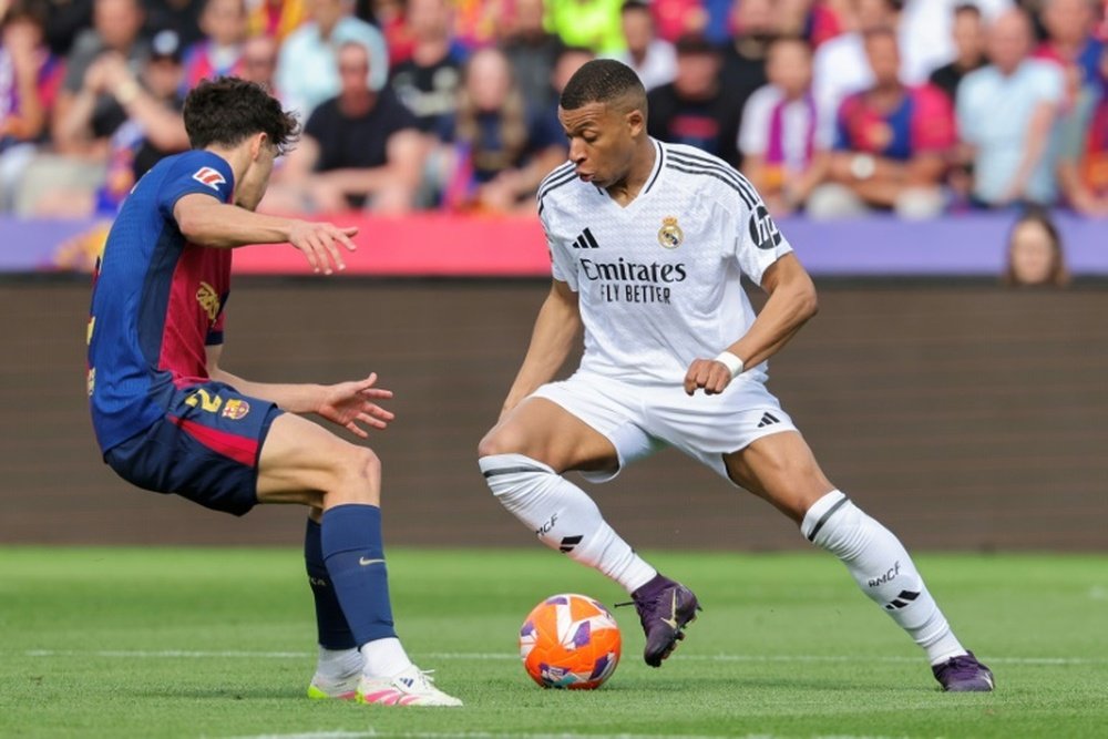 RadioestadioN's tweet photo. .@latigoserrano 

"Mbappé ha jugado 6 veces contra Cubarsí y ha metido 9 goles...ha perdido los partidos porque estaba Ancelotti" https://t.co/UAwsT1GN6i