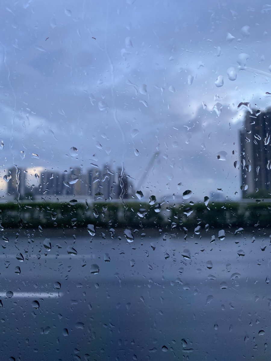 XxaygnxX's tweet photo. Just missed the bus in the rain when a stranger pulled over, handed me their umbrella and said "I hope your day gets better"—small kindness that turned a bad morning around. https://t.co/E08Cf2864l