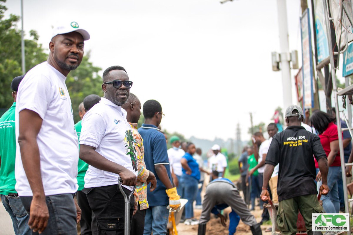 forestryghana's tweet photo. FC PARTAKES IN NATIONAL  GENERAL CLEANING EXERCISE 

The Forestry Commission (FC) took part in the National General Cleaning Exercise which was directed by the government https://t.co/8tSECqAmAv