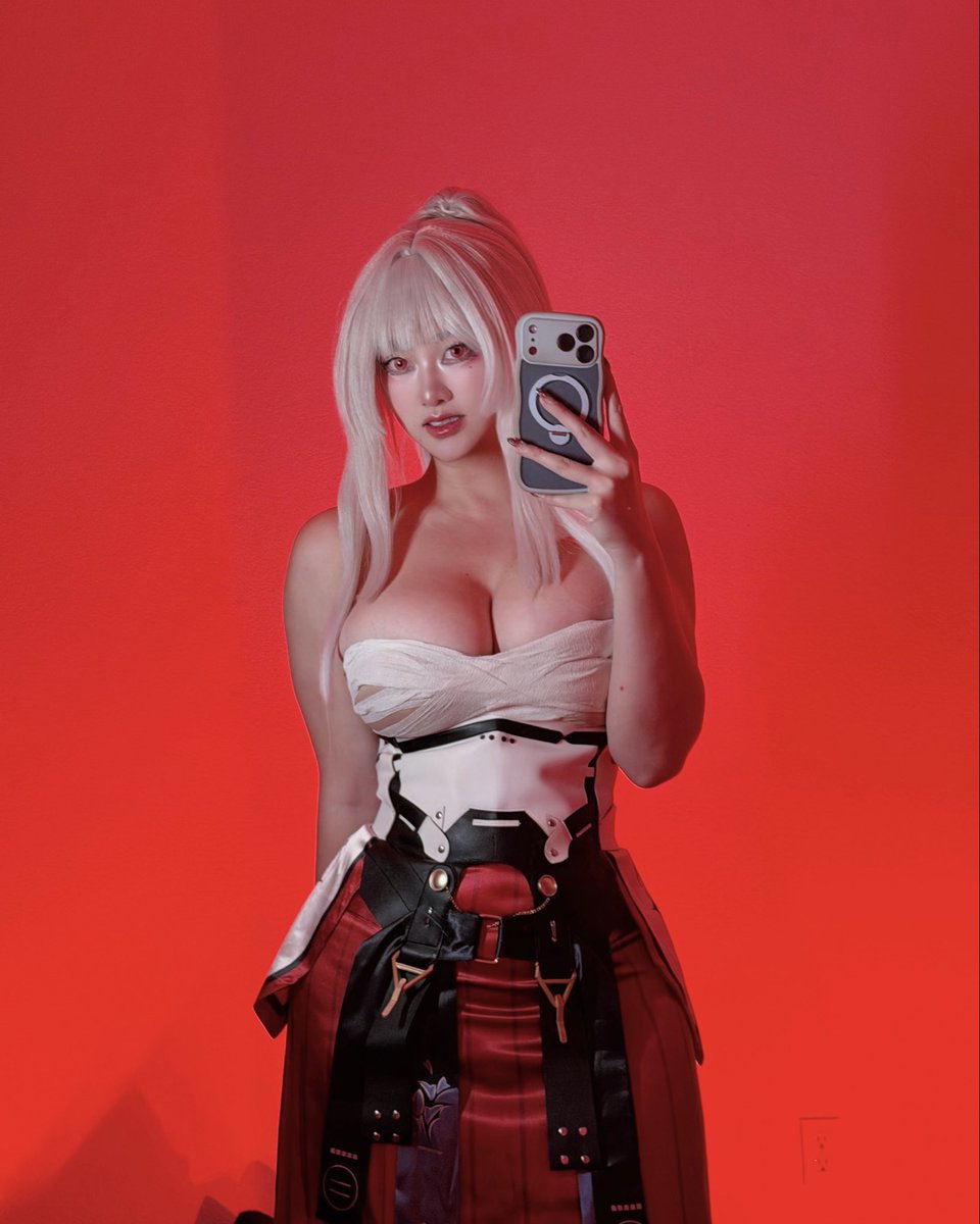 ammeerrss's tweet photo. my Hiyuki cosplay (the top didn’t fit so I wrapped my bust like the delinquent version, but I ran out of tape 😭) https://t.co/5PLjZhGksk