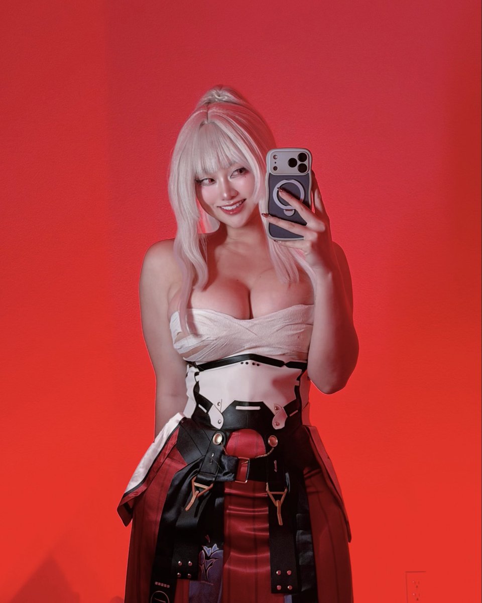 ammeerrss's tweet photo. my Hiyuki cosplay (the top didn’t fit so I wrapped my bust like the delinquent version, but I ran out of tape 😭) https://t.co/5PLjZhGksk