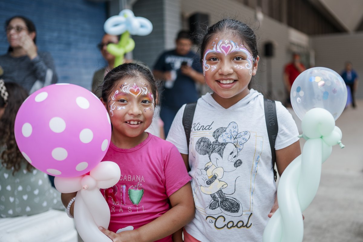 GulftonMD's tweet photo. 🌍 Thank you to everyone who joined us for the Gulfton Global Market! From local vendors and delicious food to live entertainment and community connections, it was a great day celebrating the diversity that makes Gulfton so special. 💙 #GulftonDistrict #SupportLocal https://t.co/zv3APcO1Nq