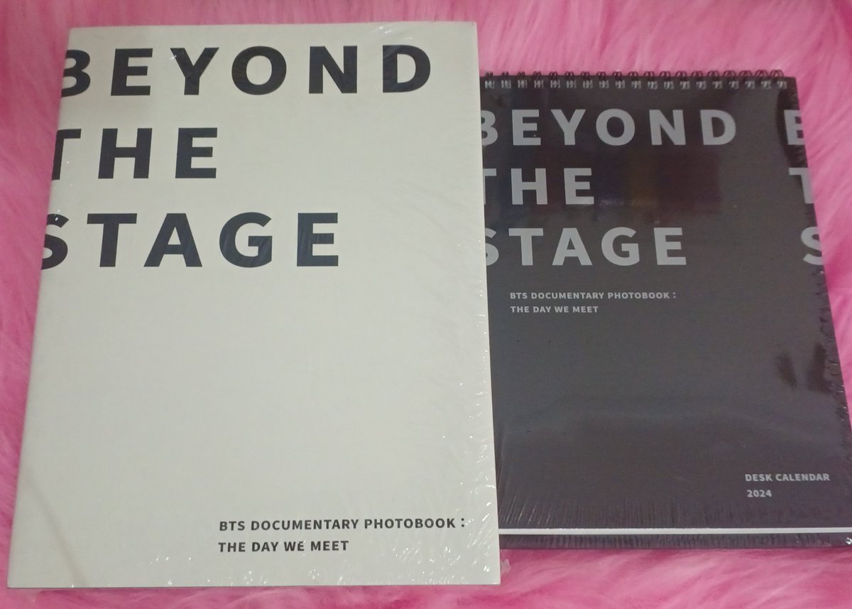 katsstore_kpop's tweet photo. 💜 CHEGOU A HORA, ARMY! 💜

Agora essa pode ser a sua chance de ter um
🎁 Prêmio: Beyond the Stage: The Day We Meet  + Desk Calendar 2024(Oficial e Lacrado)
🎟️ 300 cotas de R$ 10,00
O link da minha campanha é este https://t.co/7x2KWFDIXA https://t.co/vyCeLOL0Xr