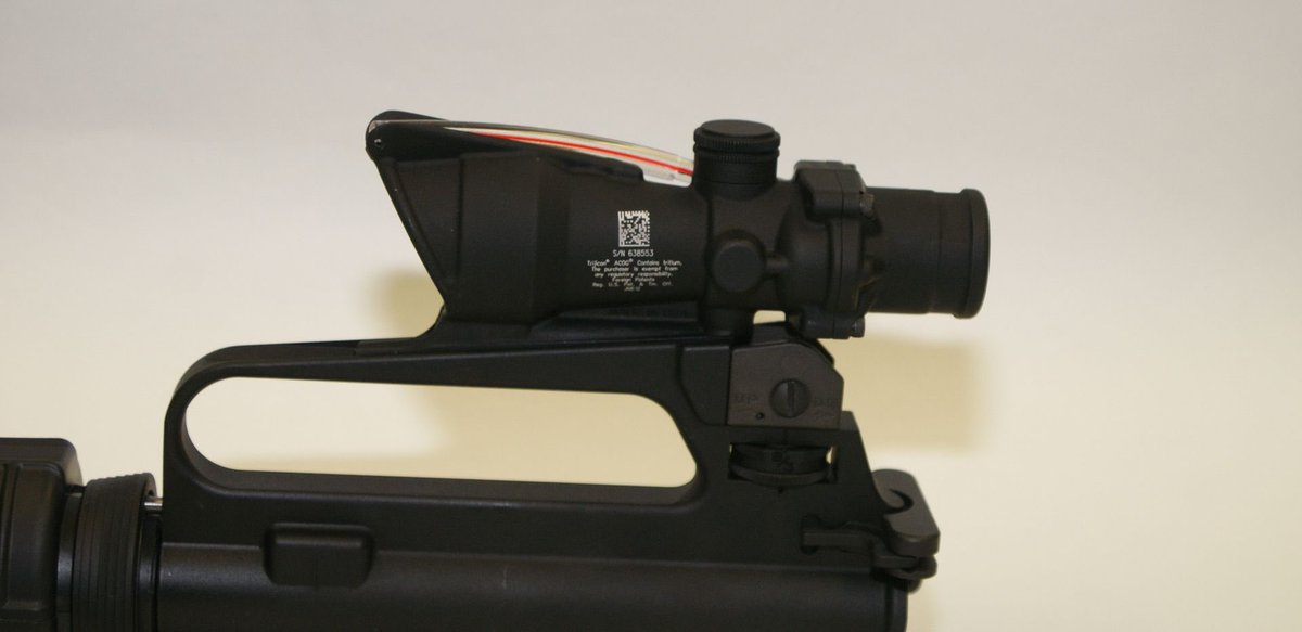 GladesofGreen's tweet photo. @trip_to_valkiri The ACOG is innately designed to be used with the carry handle. 

Why do they ALWAYS put on a carry handle to pic rail adapter to then attach that to a pic rail to carry handle mount https://t.co/6mTG7v3Jfu
