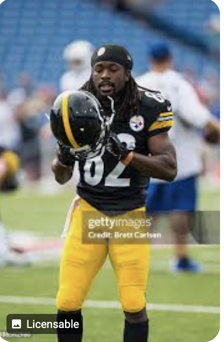 PittsburghSport's tweet photo. EXCLUSIVE: Former #Steelers WR/KR Kenzel Doe
"Martavis Bryant woke up late and was late to meetings. They had all of those cameras outside of the building. Well, when he got to the meeting Coach Haley put film up for everyone to watch of Martavis with his shades on, riding his hoverboard to practice like he didn’t have a care in the world...."
https://t.co/1z68ZsK5MI

@Melvingordon25 @kdoe_3 @thetoddhaley @martavis1212 @BadgerFootball @FBCapitolOfNC