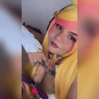 RuinedGoddess's tweet photo. Cambiar mi foto de cosplay por otro cosplay🩷✨ https://t.co/A5N3l1aO5M