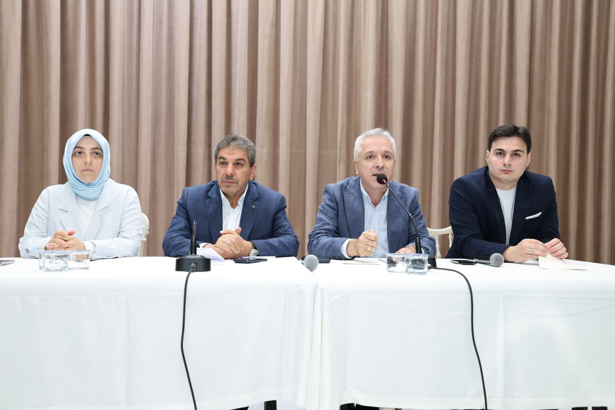 EmrullahErkus's tweet photo. 15 Temmuz Demokrasi ve Millî Birlik Günü kapsamında, 3 Kademe Yönetimimiz ve Mahalle Başkanlarımızın katılımıyla istişare toplantımızı gerçekleştirdik.
Aziz milletimizin yazdığı destansı direnişi yaşatmaya, birlik ve beraberlik ruhuyla aynı kararlılıkla çalışmaya devam ediyoruz.
🇹🇷 #15Temmuz #DemokrasiVeMilliBirlikGünü